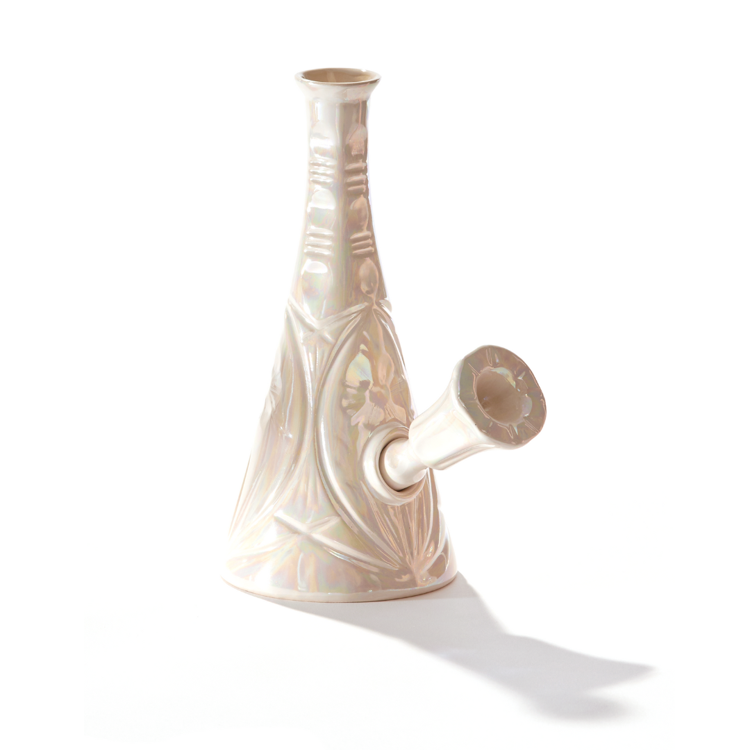 A ceramic bong that smokes like a dream and complements interior design; this water pipe is handmade by a woman-owned studio in the United States. Flora is an iridescent ceramic bong that doubles as art in your home and pairs well with your favorite smoke accessories. Smoke your favorite bud from this ceramic bong in Pearl.
